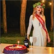 Studentessa universitaria offre lezioni private e aiuto compiti. Approccio amichevole, ma conciso